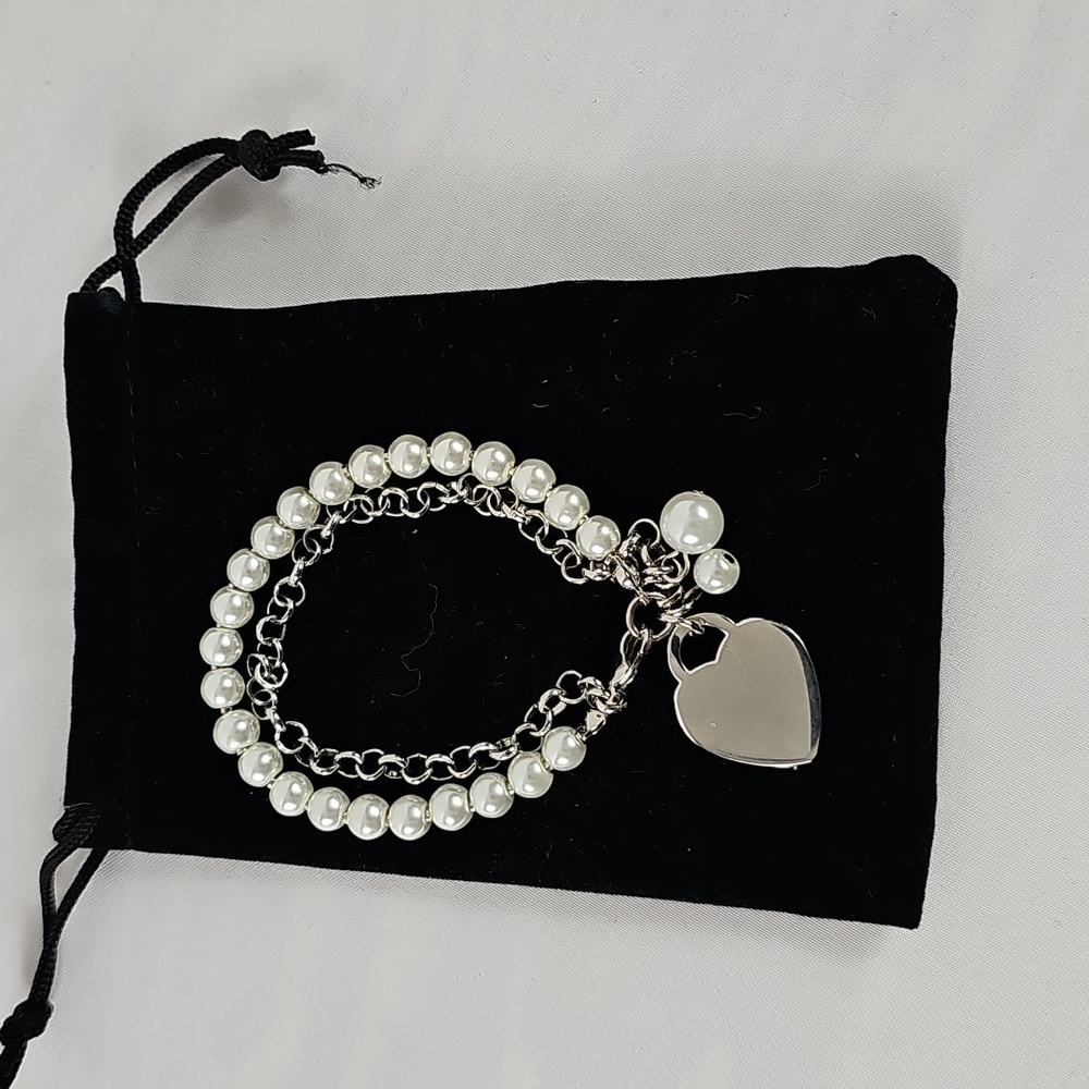 Elegant Silver and White Pearl Bracelet - Picture 2 of 3